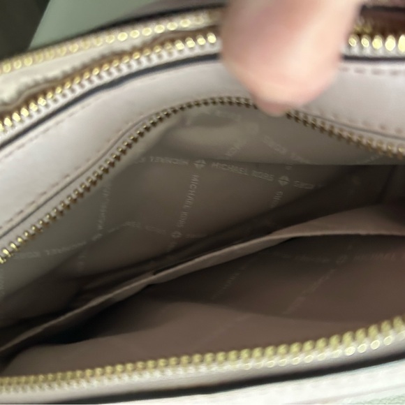 Michael Kors pink quilted crossbody 
Pristine condition - Picture 8 of 9